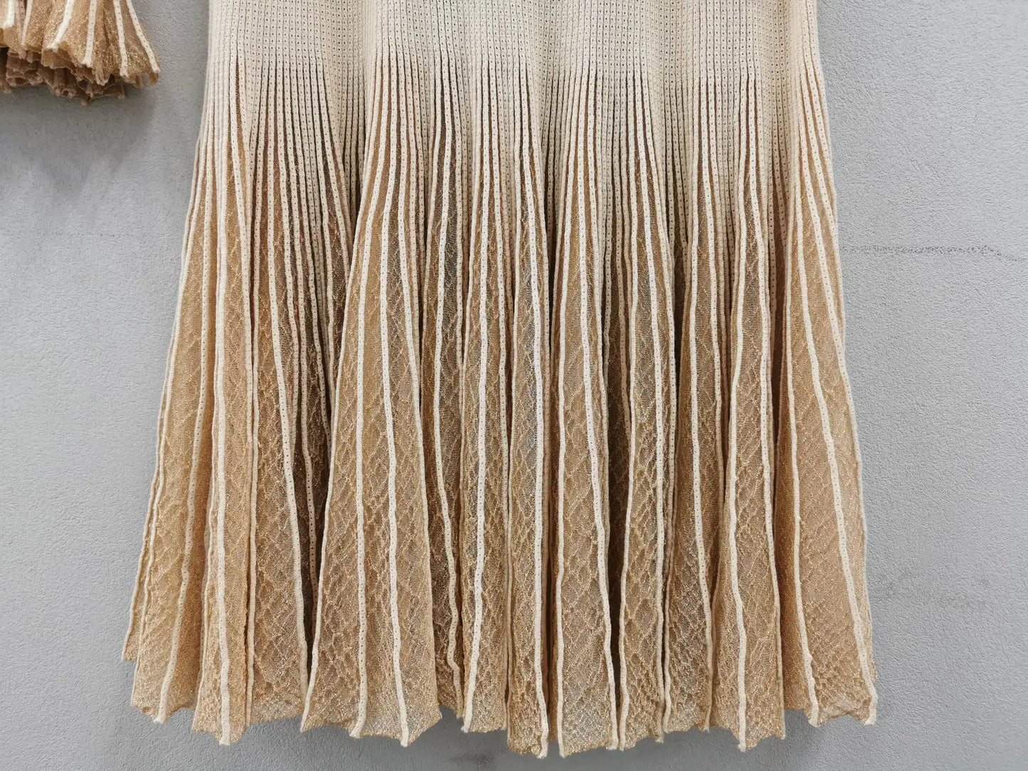 Women O-Neck Sleeveless Ruffles Decoration Knitted Top Or Pleated Long Skirt