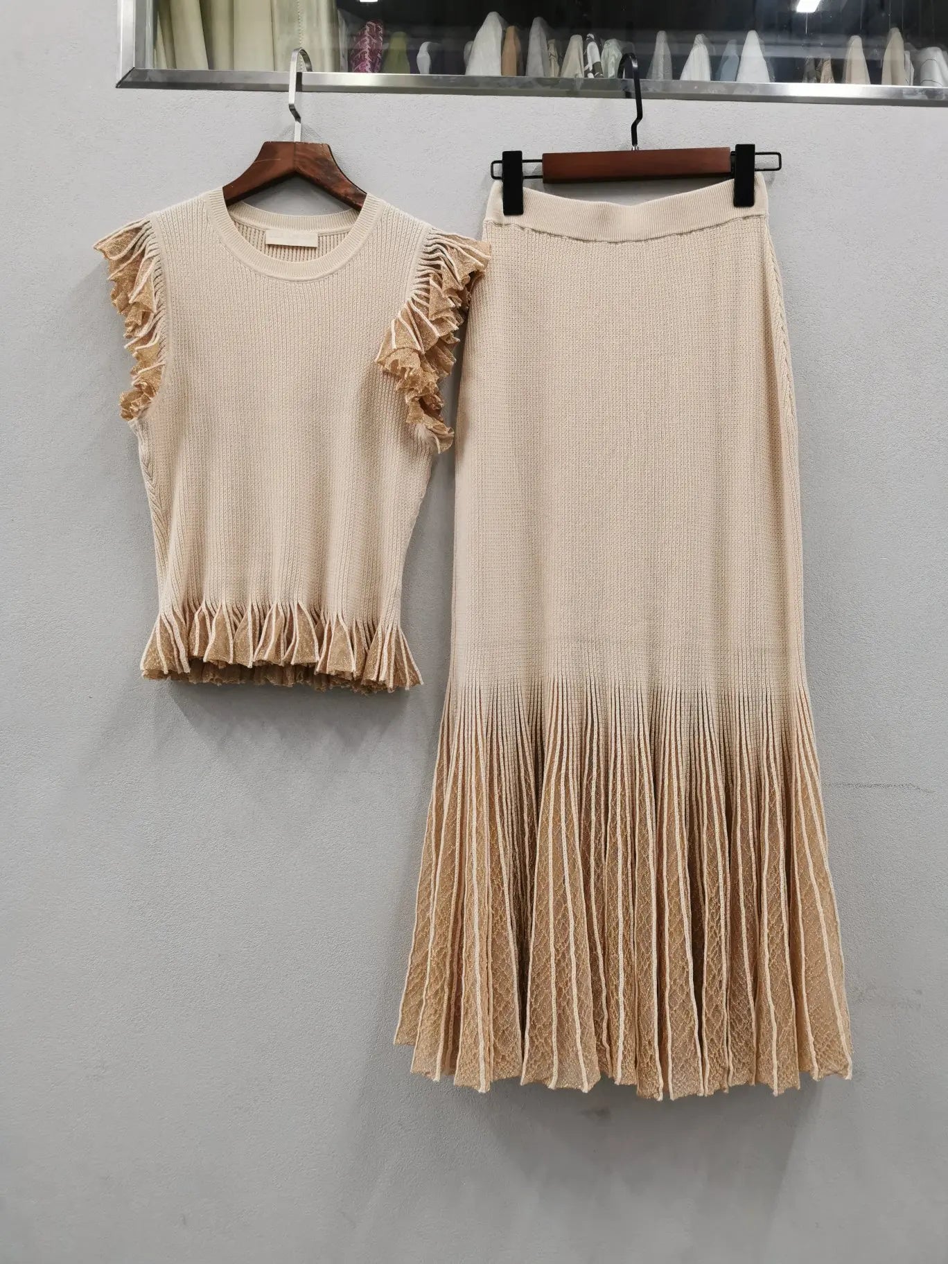 Women O-Neck Sleeveless Ruffles Decoration Knitted Top Or Pleated Long Skirt